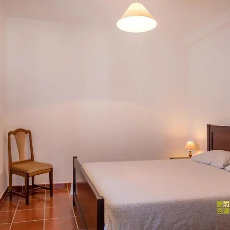 Tilli'n'joe's Nature House