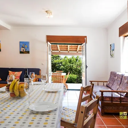 Tilli'n'joe's Nature House