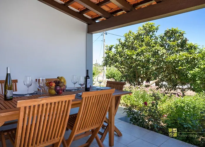 Tilli'n'joe's Nature House